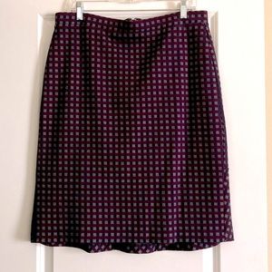 Cute Ann Taylor burgundy and navy knit skirt, excellent used condition, size 12